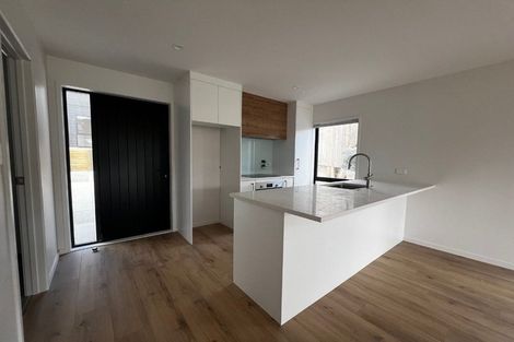 Photo of property in 21 Divich Avenue, Te Atatu South, Auckland, 0610