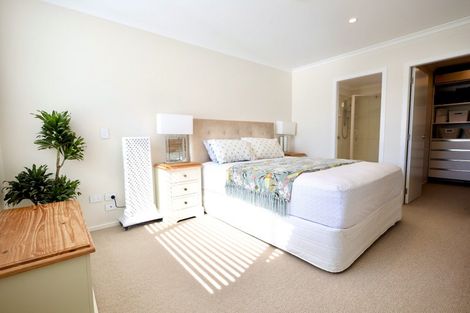 Photo of property in 32 Pateke Drive, Kenepuru, Porirua, 5022