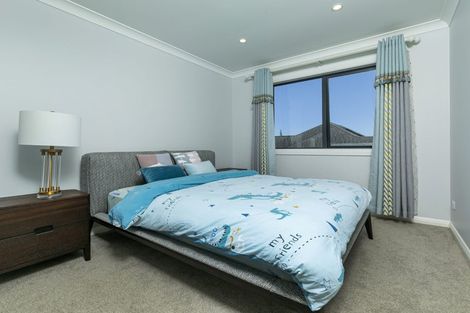 Photo of property in 7 Sir Lincoln Drive, Kumeu, 0810