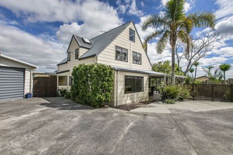 Photo of property in 158 Luckens Road, West Harbour, Auckland, 0618