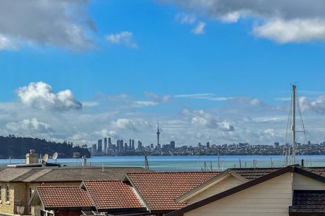 Photo of property in 32 Reflection Drive, West Harbour, Auckland, 0618