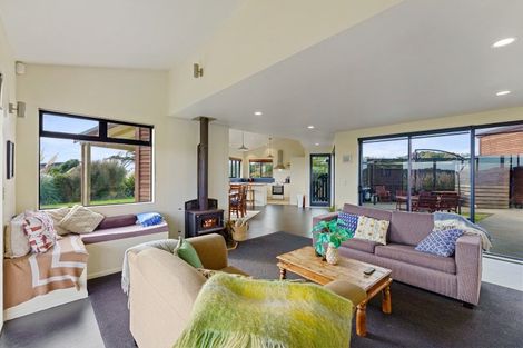 Photo of property in 80 Reay Mackay Grove, Waikawa Beach, Manakau, 5573