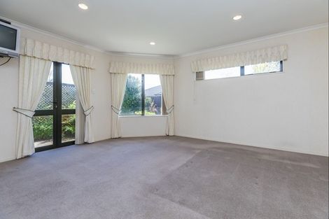 Photo of property in 64 Longford Park Drive, Takanini, 2112