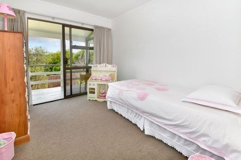 Photo of property in 14 Melandra Road, Stanmore Bay, Whangaparaoa, 0932