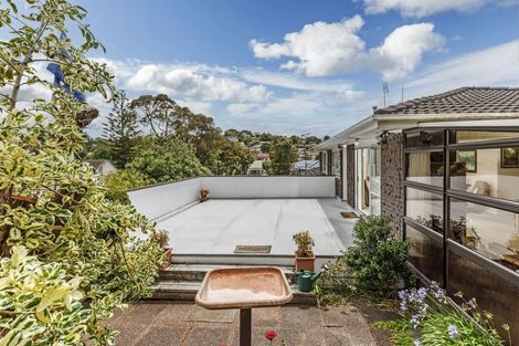Photo of property in 2/4 Celina Place, Browns Bay, Auckland, 0630