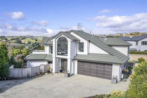 Photo of property in 22 Lanyon Place, Whitby, Porirua, 5024