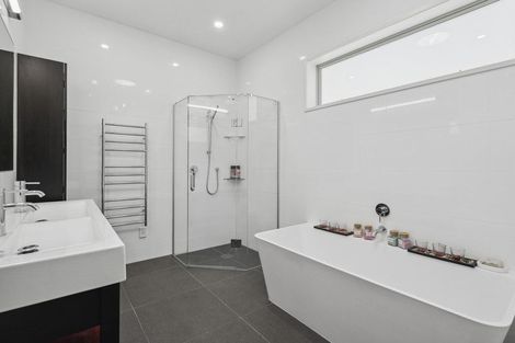 Photo of property in 85 Paremata Road, Paremata, Porirua, 5024