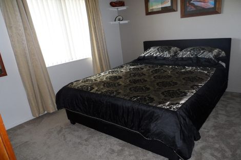 Photo of property in 2/14 Knott Road, Stanmore Bay, Whangaparaoa, 0932