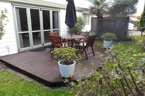 Photo of property in 2/14 Knott Road, Stanmore Bay, Whangaparaoa, 0932