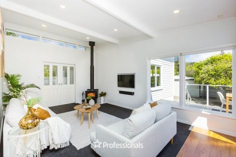 Photo of property in 6 Fendalton Crescent, Pinehaven, Upper Hutt, 5019