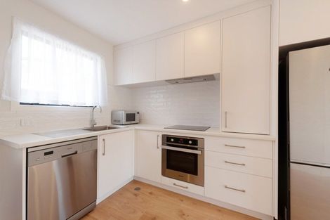 Photo of property in 1u3 Robert Street, Newlands, Wellington, 6037