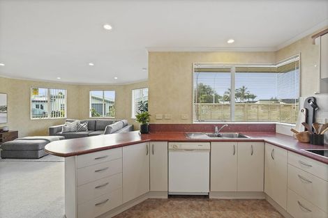 Photo of property in 1 Kirk Close, Rototuna, Hamilton, 3210