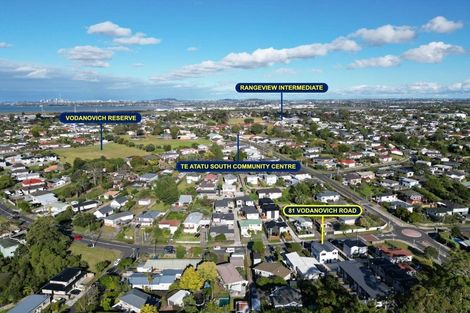 Photo of property in 2/81 Vodanovich Road, Te Atatu South, Auckland, 0610