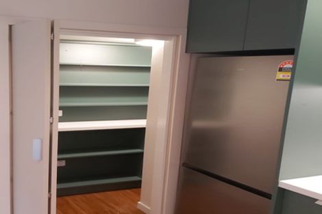 Photo of property in 32 Melrose Road, Island Bay, Wellington, 6023