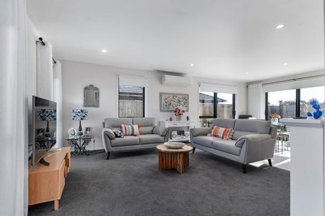 Photo of property in 6 Georgina Beyer Way, Carterton, 5713