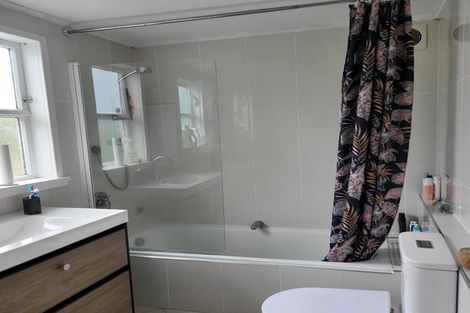 Photo of property in 12a Chapman Street, Newlands, Wellington, 6037