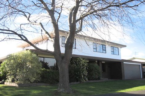 Photo of property in 1 Matthews Place, Taradale, Napier, 4112