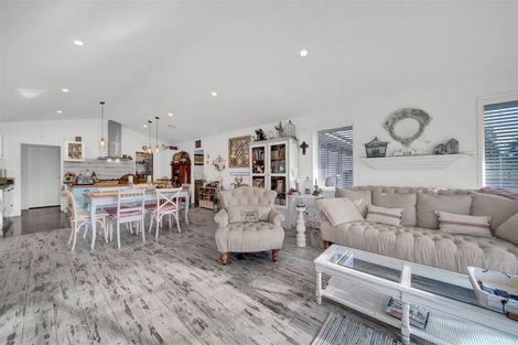 Photo of property in 2 Mercade Close, Stratford, 4332