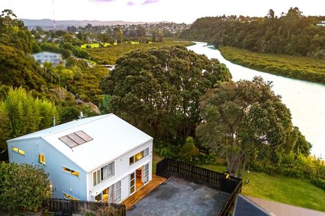 Photo of property in 16a Renata Crescent, Te Atatu Peninsula, Auckland, 0610