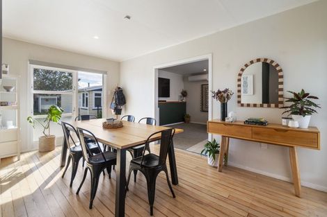 Photo of property in 18 Tararua Terrace, Cloverlea, Palmerston North, 4412