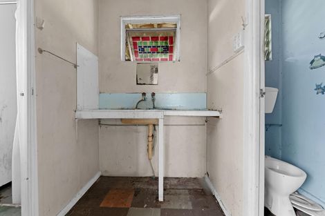 Photo of property in 12 Ozich Avenue, Te Atatu South, Auckland, 0610