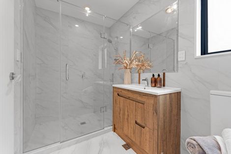 Photo of property in 26-28 Pomaria Road, Henderson, Auckland, 0610