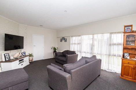 Photo of property in 2 Mcquarrie Place, Ngatea, 3503