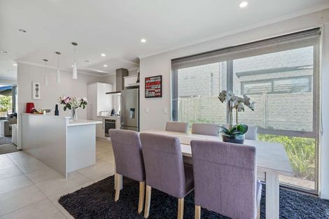 Photo of property in 5 Costa Viva Crescent, Karaka, Papakura, 2113