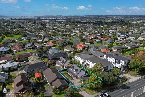 Photo of property in 1/4227 Great North Road, Glendene, Auckland, 0602