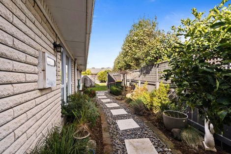 Photo of property in 5 Tamati Place, Merrilands, New Plymouth, 4312