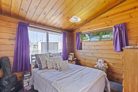 Photo of property in 2 Honnor Place, Hurdon, New Plymouth, 4310