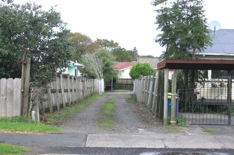 Photo of property in 3/17 Woodside Road, Massey, Auckland, 0614