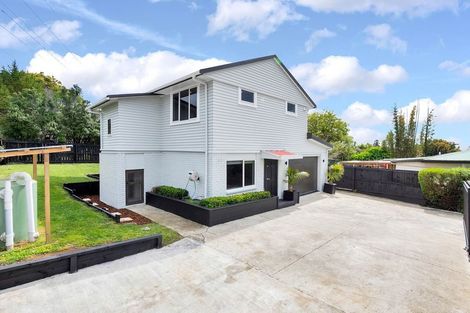 Photo of property in 52 Roberts Road, Te Atatu South, Auckland, 0610