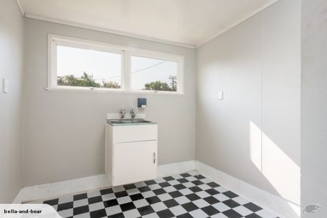 Photo of property in 21 Railway Street, Helensville, 0800