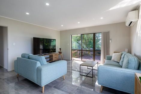 Photo of property in 13 Martin Place, Kelston, Auckland, 0602