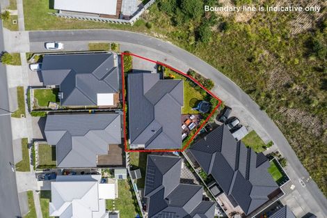 Photo of property in 2 Roundhouse Close, Whitby, Porirua, 5024