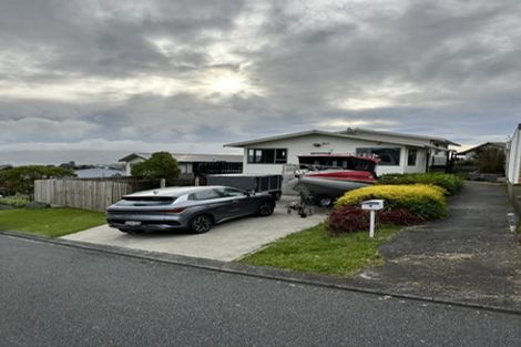 Photo of property in 4 Staysail Place, Whitby, Porirua, 5024