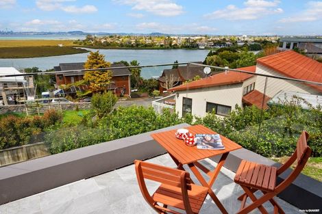 Photo of property in 195 West Harbour Drive, West Harbour, Auckland, 0618