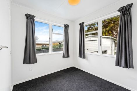 Photo of property in 33 Kairanga Crescent, Wainuiomata, Lower Hutt, 5014