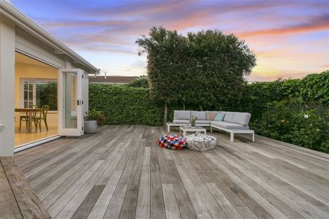 Photo of property in 2/4 Stratford Avenue, Milford, Auckland, 0620