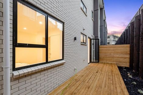 Photo of property in 16 Kuaha Road, Massey, Auckland, 0614