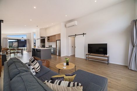 Photo of property in 4 Shallow Close, Jacks Point, 9371