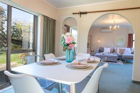 Photo of property in 1 Rewarewa Crescent, Waikanae, 5036