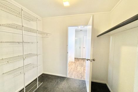 Photo of property in 77 Meadowvale Rise, Titirangi, Auckland, 0604