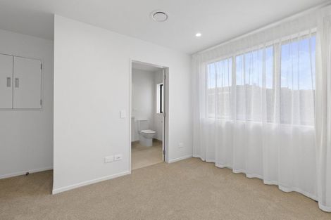 Photo of property in 32 Turtleback Avenue, Whitby, 5024