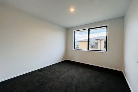 Photo of property in 25 Dumas Place, Rosehill, Papakura, 2113