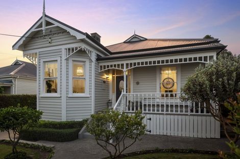 Photo of property in 9 Tui Glen Road, Birkenhead, Auckland, 0626