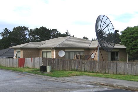 Photo of property in 21 Quincey Place, Massey, Auckland, 0614