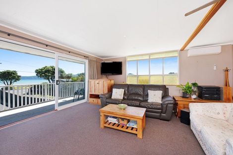 Photo of property in 104 Marine Parade, Paraparaumu Beach, Paraparaumu, 5032