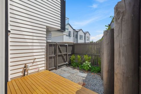 Photo of property in 4/13 Fairdale Place, Birkdale, Auckland, 0626